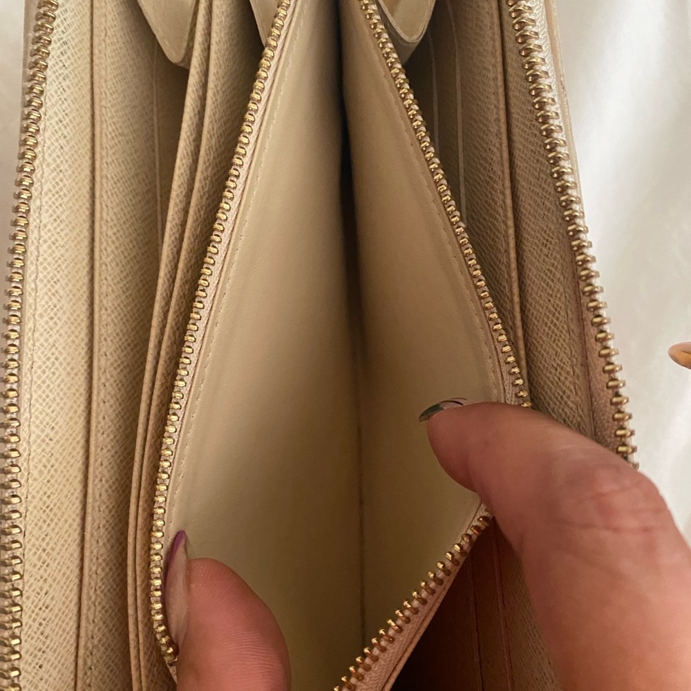 Louis Vuitton | 2007 Damier Azur Pattern Zippy Wallet - Picture 6 of 13